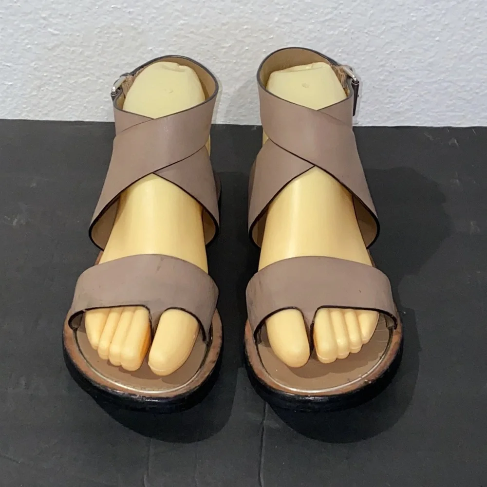 Authentic Vince leather designer sandals sz 6.5